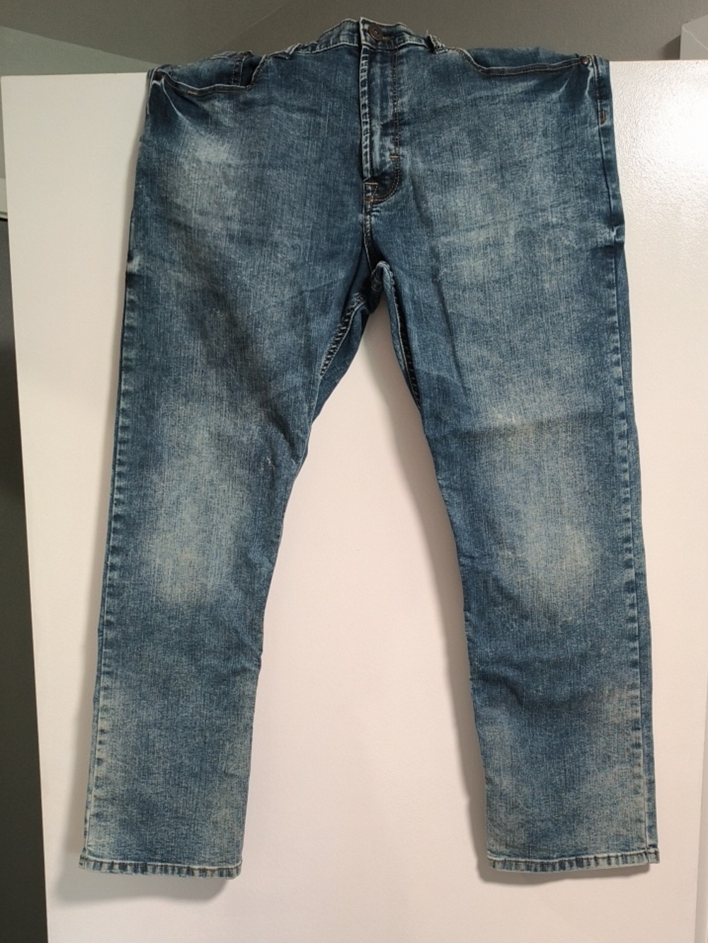 Wrangler Slim-Fit Men's Blue Washed Jeans - Classic Straight Fit